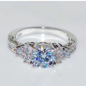 ♥️Elegant 14k Gold Plated Ring,Shining Zircons, round center stone & 6 each side